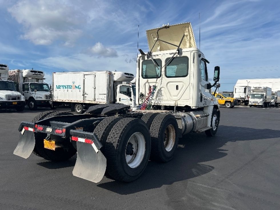 Day Cab Tractor-Heavy Duty Tractors-Freightliner-2019-Cascadia 12564ST-Torrance-CA-78,760\n\t\tmiles-$ 51,500 - Image 7