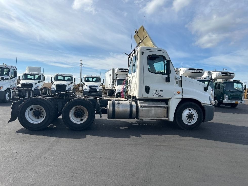 Day Cab Tractor-Heavy Duty Tractors-Freightliner-2019-Cascadia 12564ST-Torrance-CA-78,760\n\t\tmiles-$ 51,500 - Image 8