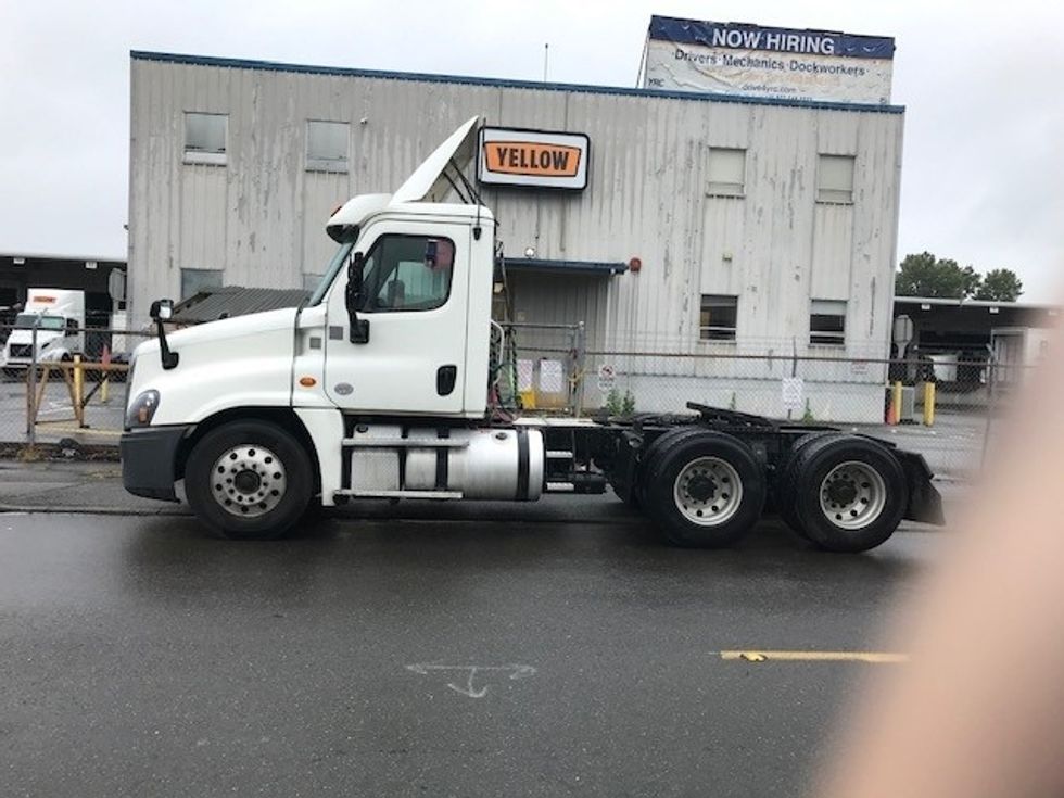 2019 Freightliner Cascadia 12564ST Day Cab Tractor
