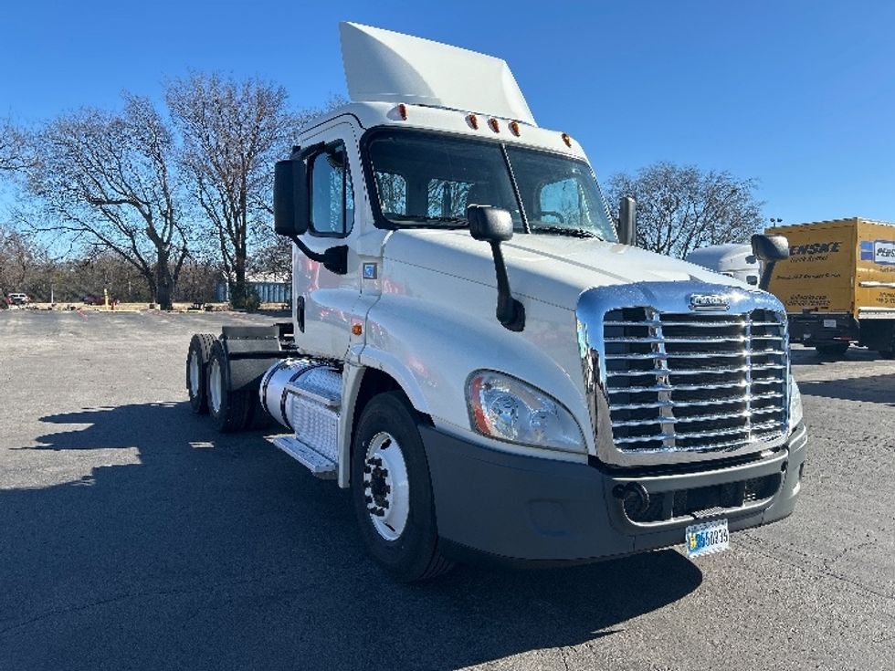 Day Cab Tractor-Heavy Duty Tractors-Freightliner-2019-Cascadia 12564ST-Tulsa-OK-374,226\n\t\tmiles-$ 38,500 - Image 1