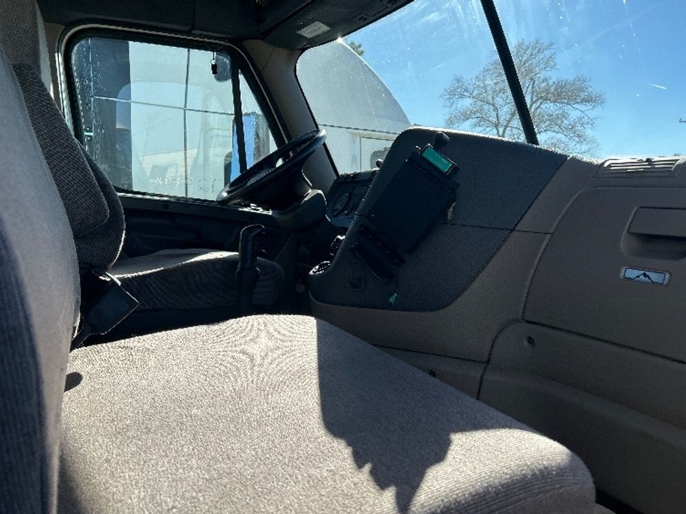 Day Cab Tractor-Heavy Duty Tractors-Freightliner-2019-Cascadia 12564ST-Tulsa-OK-374,226\n\t\tmiles-$ 38,500 - Image 12