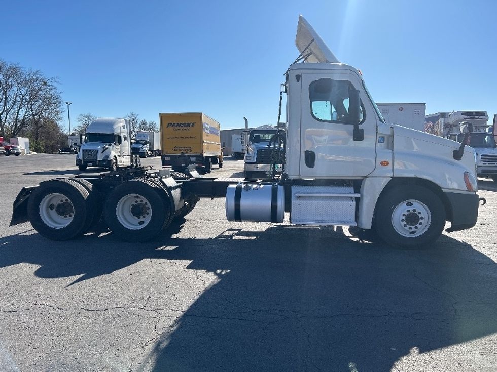 Day Cab Tractor-Heavy Duty Tractors-Freightliner-2019-Cascadia 12564ST-Tulsa-OK-374,226\n\t\tmiles-$ 38,500 - Image 8