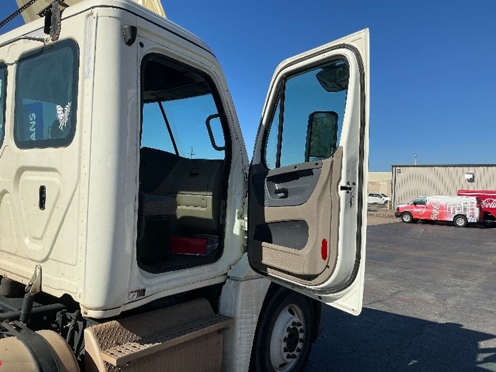 Day Cab Tractor-Heavy Duty Tractors-Freightliner-2019-Cascadia 12564ST-Tulsa-OK-418,174\n\t\tmiles-$ 36,000 - Image 12