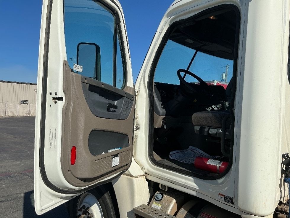 Day Cab Tractor-Heavy Duty Tractors-Freightliner-2019-Cascadia 12564ST-Tulsa-OK-418,174\n\t\tmiles-$ 36,000 - Image 9