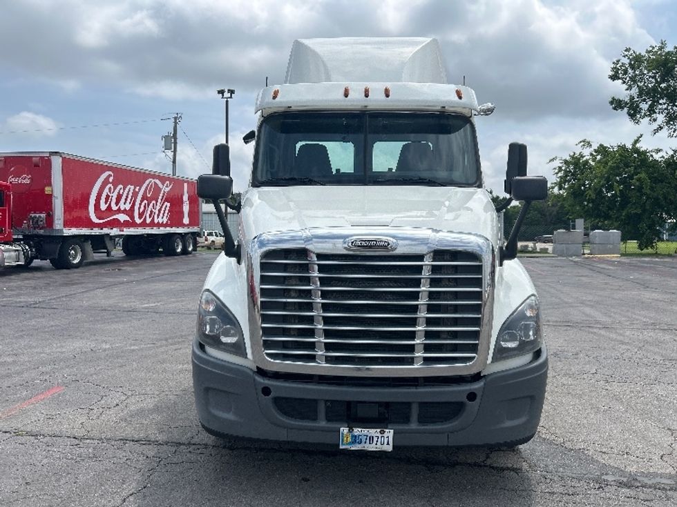 Day Cab Tractor-Heavy Duty Tractors-Freightliner-2019-Cascadia 12564ST-Tulsa-OK-481,940\n\t\tmiles-$ 34,250 - Image 2