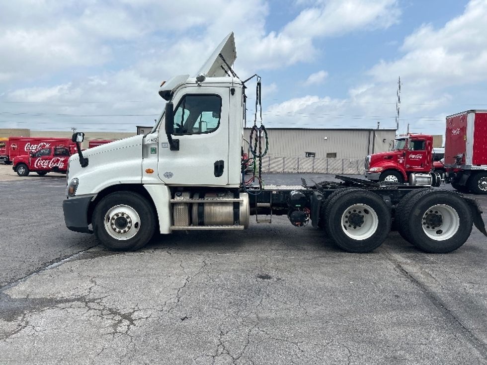 Day Cab Tractor-Heavy Duty Tractors-Freightliner-2019-Cascadia 12564ST-Tulsa-OK-481,940\n\t\tmiles-$ 34,250 - Image 4