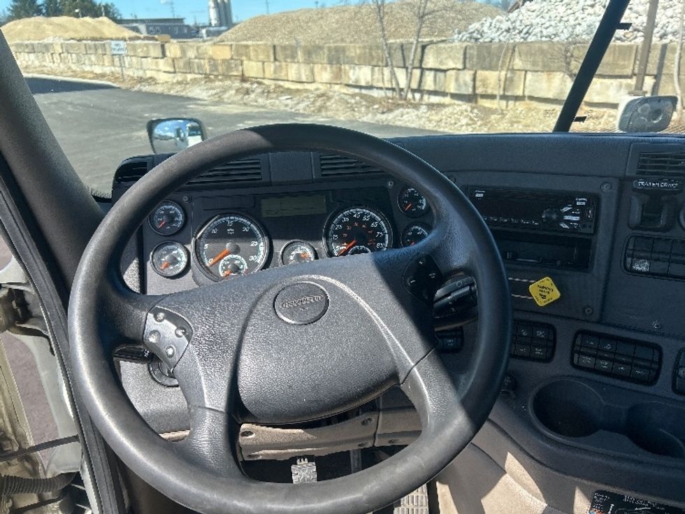 Day Cab Tractor-Heavy Duty Tractors-Freightliner-2019-Cascadia 12564ST-Twinsburg-OH-767,746\n\t\tmiles-$ 21,250 - Image 11