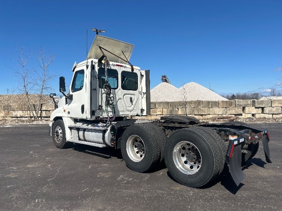Day Cab Tractor-Heavy Duty Tractors-Freightliner-2019-Cascadia 12564ST-Twinsburg-OH-767,746\n\t\tmiles-$ 21,250 - Image 5