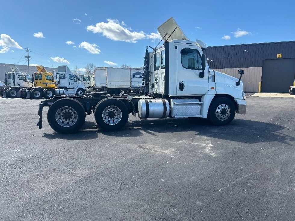 Day Cab Tractor-Heavy Duty Tractors-Freightliner-2019-Cascadia 12564ST-Twinsburg-OH-767,746\n\t\tmiles-$ 21,250 - Image 8
