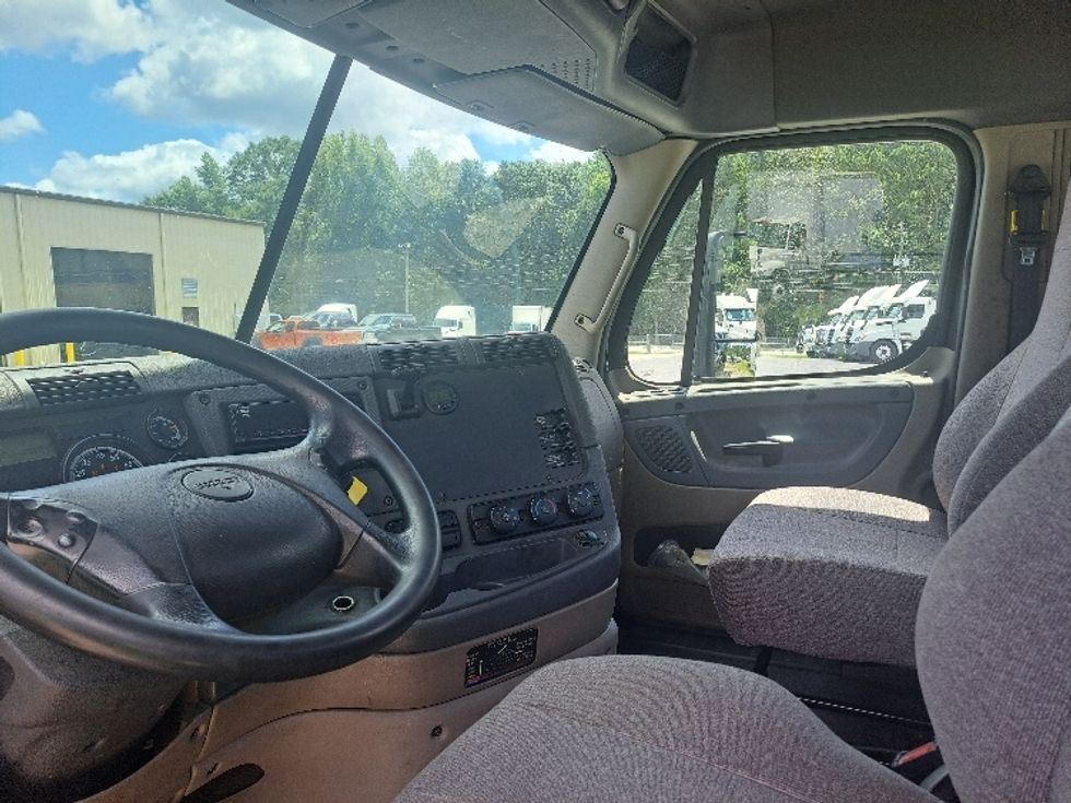 Day Cab Tractor-Heavy Duty Tractors-Freightliner-2019-Cascadia 12564ST-Villa Rica-GA-279,941\n\t\tmiles-$ 48,750 - Image 10