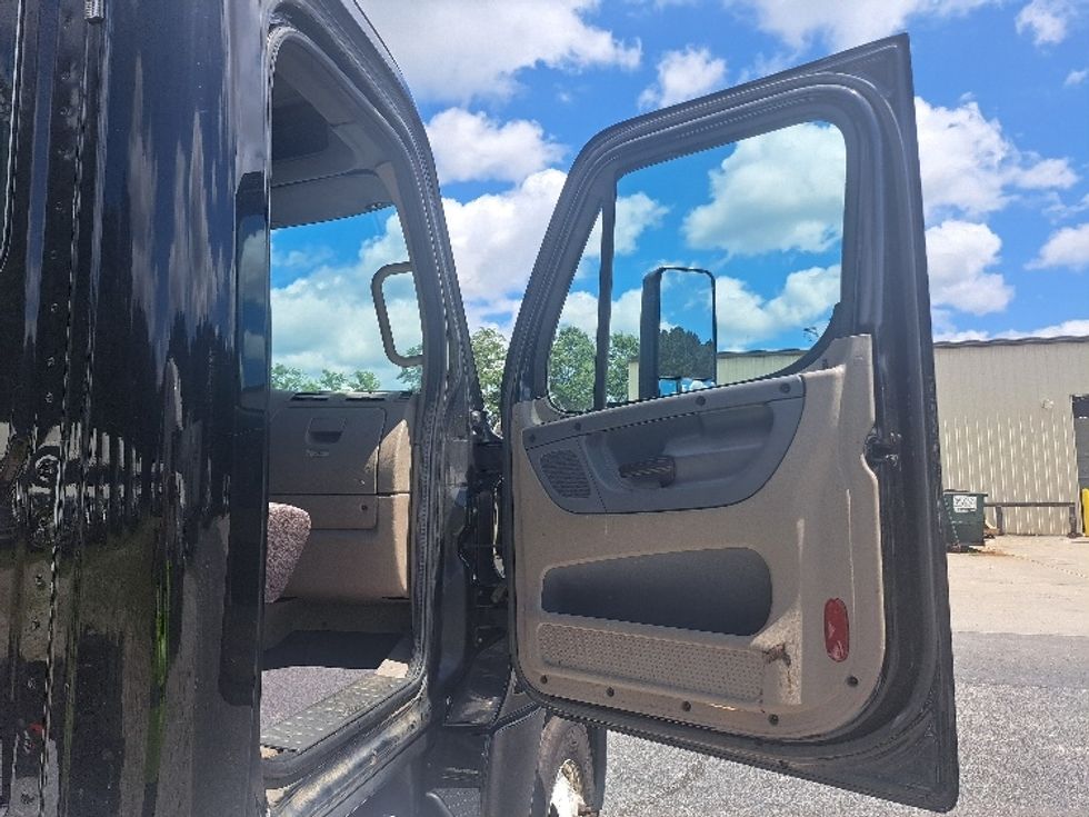 Day Cab Tractor-Heavy Duty Tractors-Freightliner-2019-Cascadia 12564ST-Villa Rica-GA-279,941\n\t\tmiles-$ 48,750 - Image 12