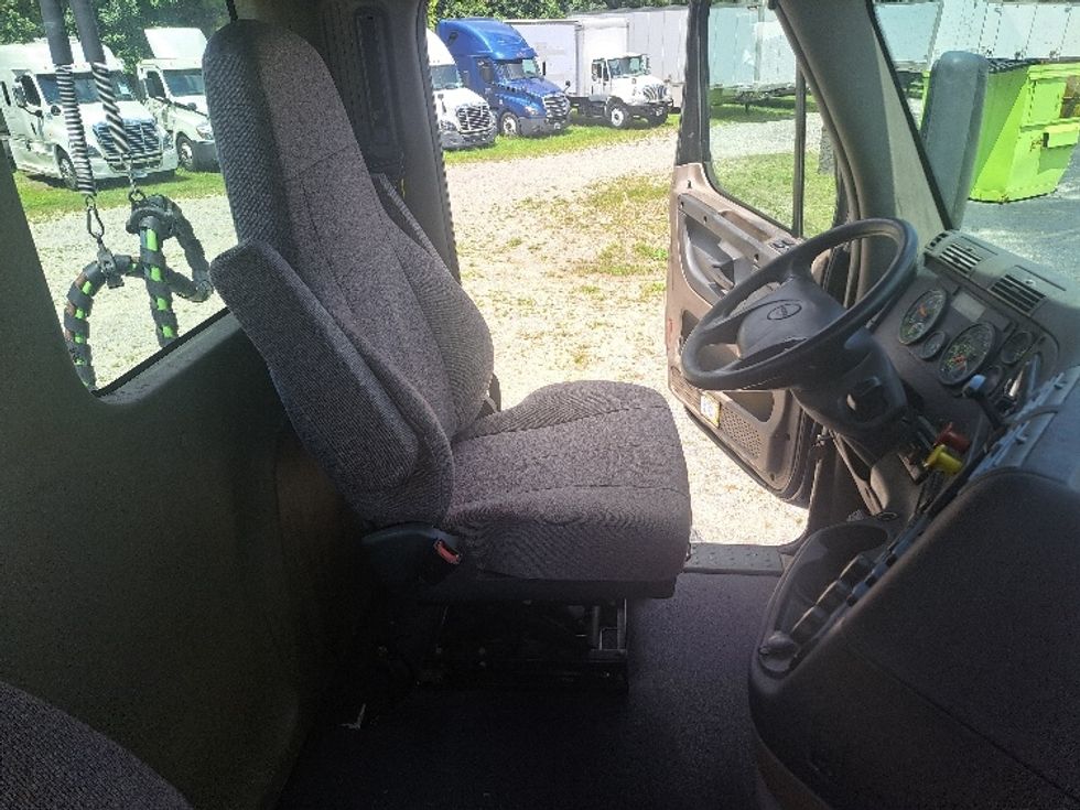 Day Cab Tractor-Heavy Duty Tractors-Freightliner-2019-Cascadia 12564ST-Villa Rica-GA-279,941\n\t\tmiles-$ 48,750 - Image 14