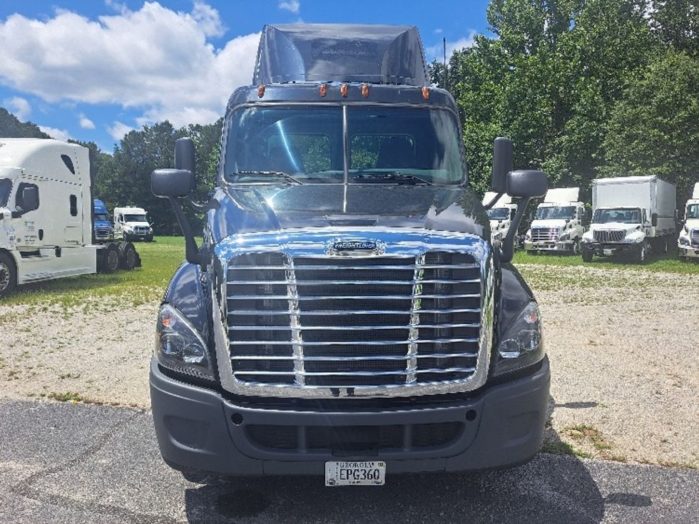 Day Cab Tractor-Heavy Duty Tractors-Freightliner-2019-Cascadia 12564ST-Villa Rica-GA-279,941\n\t\tmiles-$ 48,750 - Image 2