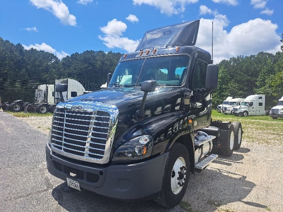 Day Cab Tractor-Heavy Duty Tractors-Freightliner-2019-Cascadia 12564ST-Villa Rica-GA-279,941\n\t\tmiles-$ 48,750 - Image 3