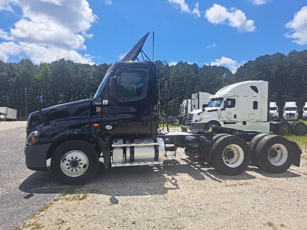 Day Cab Tractor-Heavy Duty Tractors-Freightliner-2019-Cascadia 12564ST-Villa Rica-GA-279,941\n\t\tmiles-$ 48,750 - Image 4