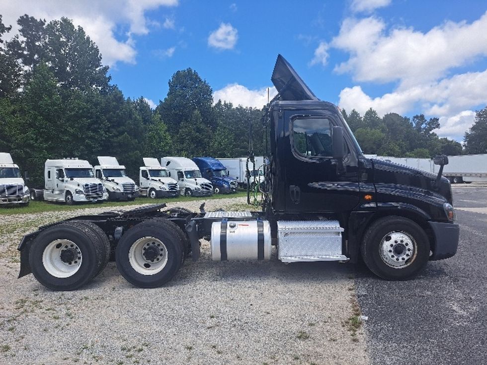 Day Cab Tractor-Heavy Duty Tractors-Freightliner-2019-Cascadia 12564ST-Villa Rica-GA-279,941\n\t\tmiles-$ 48,750 - Image 8