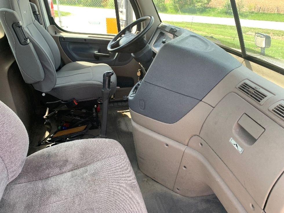 Day Cab Tractor-Heavy Duty Tractors-Freightliner-2019-Cascadia 12564ST-Wabash-IN-426,785\n\t\tmiles-$ 35,250 - Image 14