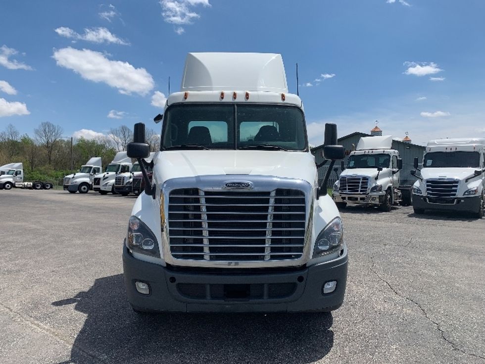 Day Cab Tractor-Heavy Duty Tractors-Freightliner-2019-Cascadia 12564ST-Wabash-IN-426,785\n\t\tmiles-$ 35,250 - Image 2