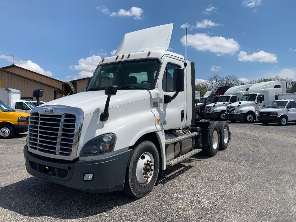 Day Cab Tractor-Heavy Duty Tractors-Freightliner-2019-Cascadia 12564ST-Wabash-IN-426,785\n\t\tmiles-$ 35,250 - Image 3