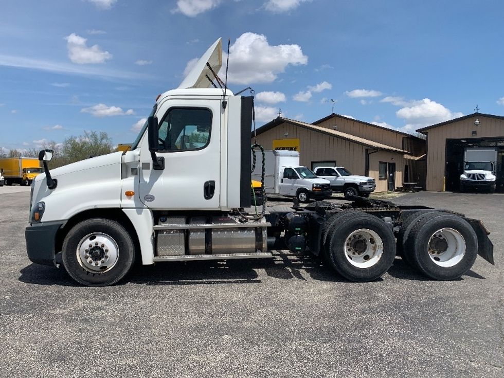 Day Cab Tractor-Heavy Duty Tractors-Freightliner-2019-Cascadia 12564ST-Wabash-IN-426,785\n\t\tmiles-$ 35,250 - Image 4