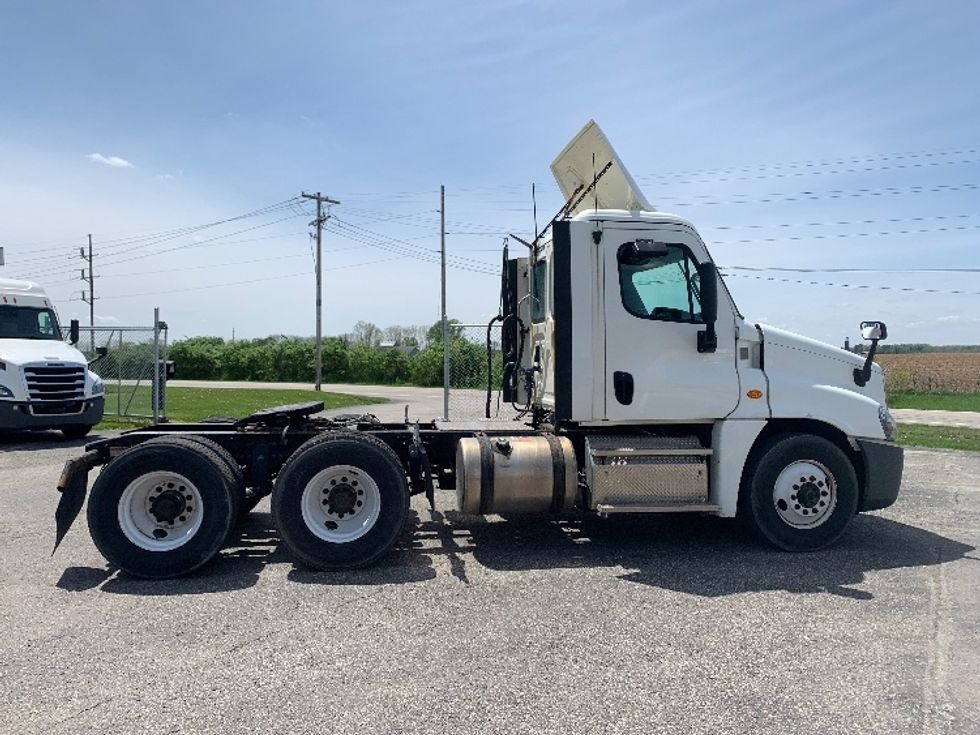 Day Cab Tractor-Heavy Duty Tractors-Freightliner-2019-Cascadia 12564ST-Wabash-IN-426,785\n\t\tmiles-$ 35,250 - Image 8