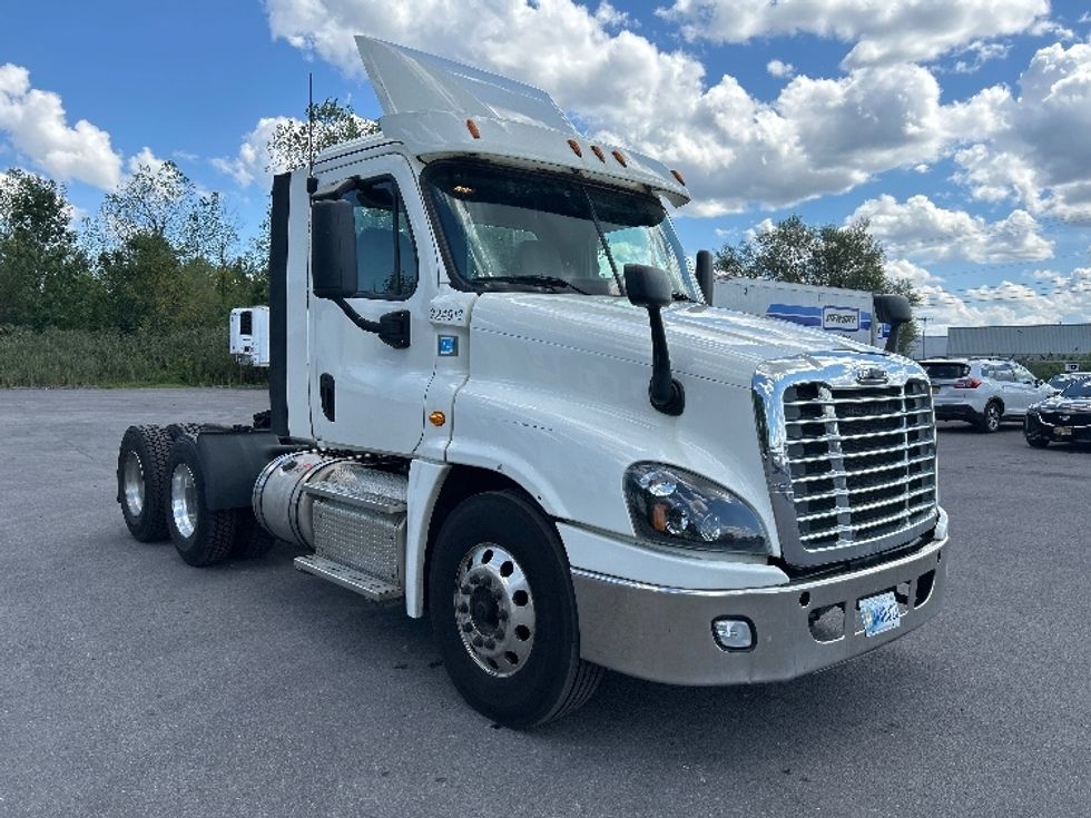 Day Cab Tractor-Heavy Duty Tractors-Freightliner-2019-Cascadia 12564ST-Watertown-NY-513,356\n\t\tmiles-$ 29,000 - Image 1