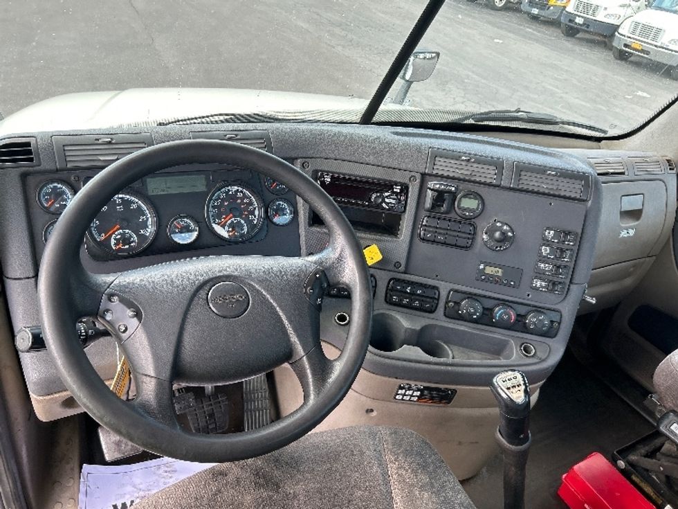 Day Cab Tractor-Heavy Duty Tractors-Freightliner-2019-Cascadia 12564ST-Watertown-NY-513,356\n\t\tmiles-$ 29,000 - Image 11