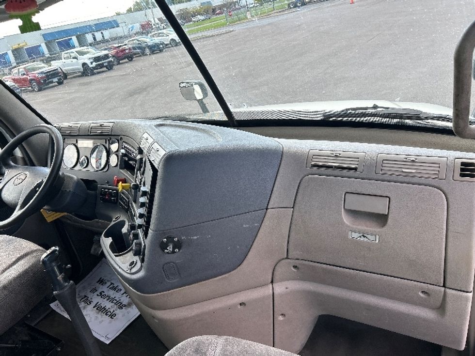 Day Cab Tractor-Heavy Duty Tractors-Freightliner-2019-Cascadia 12564ST-Watertown-NY-513,356\n\t\tmiles-$ 29,000 - Image 13