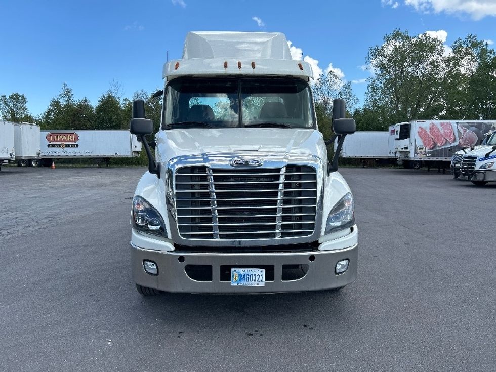 Day Cab Tractor-Heavy Duty Tractors-Freightliner-2019-Cascadia 12564ST-Watertown-NY-513,356\n\t\tmiles-$ 29,000 - Image 2