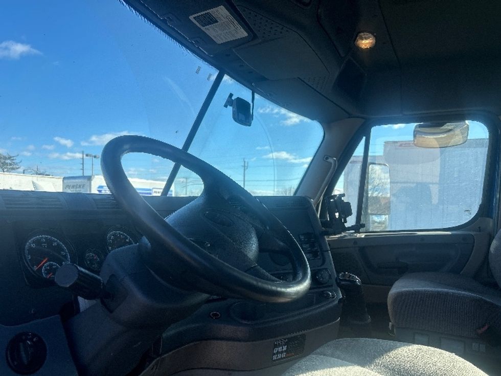 Day Cab Tractor-Heavy Duty Tractors-Freightliner-2019-Cascadia 12564ST-West Babylon-NY-364,860\n\t\tmiles-$ 45,000 - Image 10