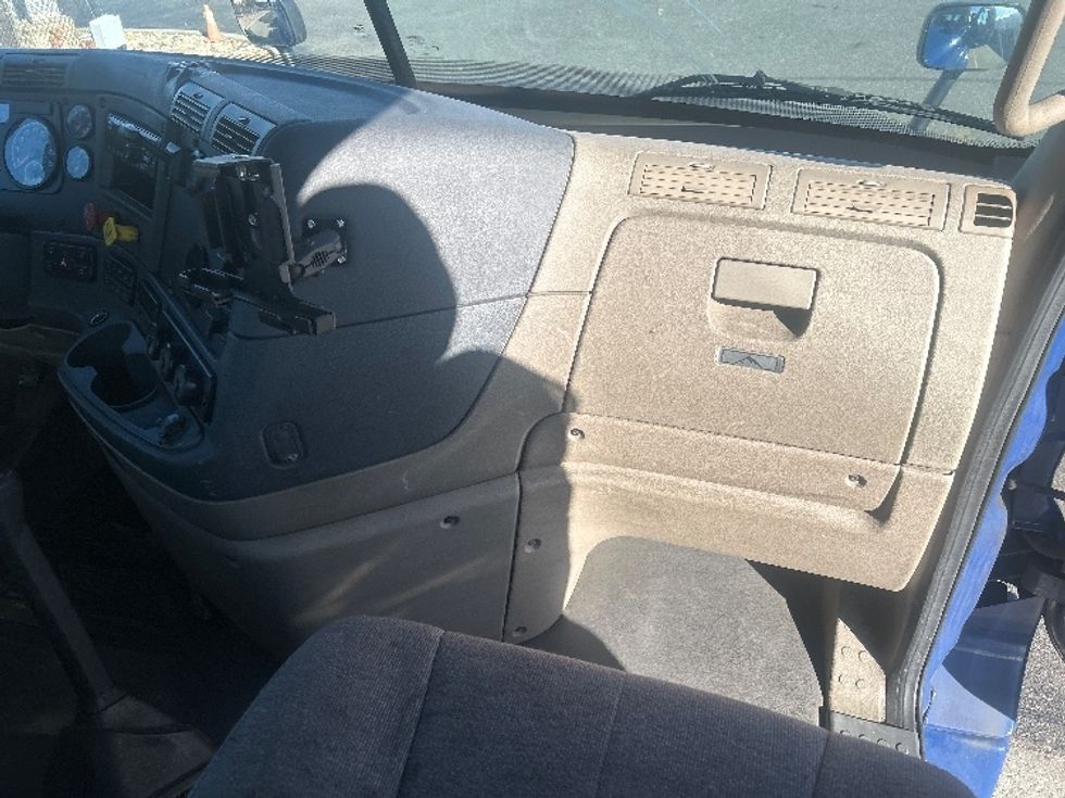 Day Cab Tractor-Heavy Duty Tractors-Freightliner-2019-Cascadia 12564ST-West Babylon-NY-364,860\n\t\tmiles-$ 45,000 - Image 13