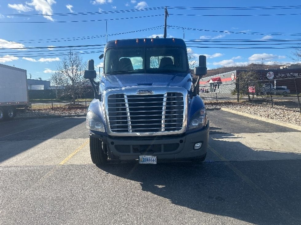 Day Cab Tractor-Heavy Duty Tractors-Freightliner-2019-Cascadia 12564ST-West Babylon-NY-364,860\n\t\tmiles-$ 45,000 - Image 2