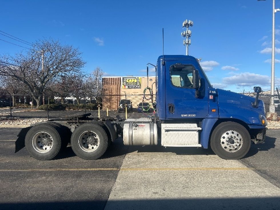 Day Cab Tractor-Heavy Duty Tractors-Freightliner-2019-Cascadia 12564ST-West Babylon-NY-364,860\n\t\tmiles-$ 45,000 - Image 8