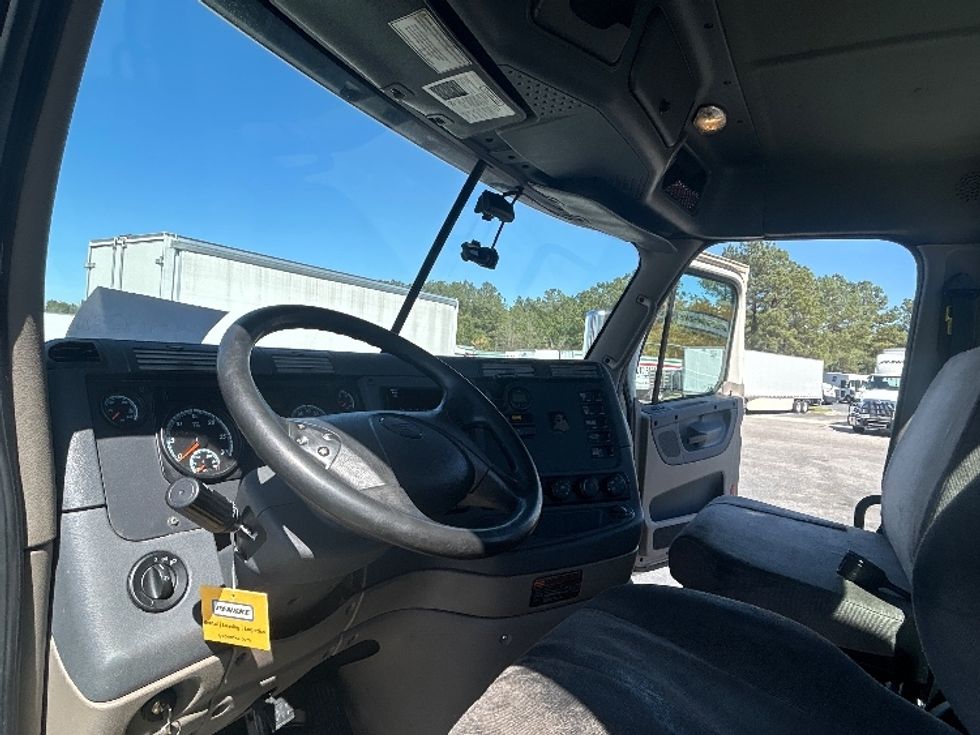Day Cab Tractor-Heavy Duty Tractors-Freightliner-2019-Cascadia 12564ST-West Columbia-SC-694,667\n\t\tmiles-$ 21,250 - Image 10