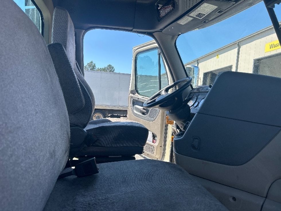 Day Cab Tractor-Heavy Duty Tractors-Freightliner-2019-Cascadia 12564ST-West Columbia-SC-694,667\n\t\tmiles-$ 21,250 - Image 14