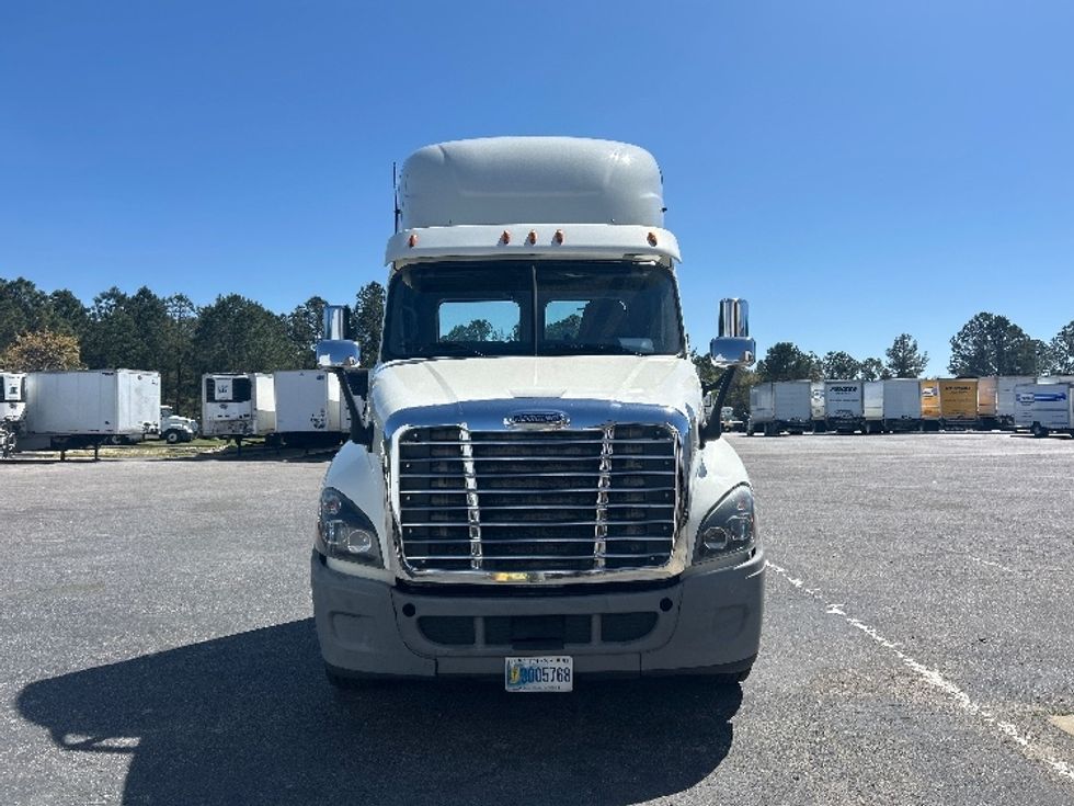 Day Cab Tractor-Heavy Duty Tractors-Freightliner-2019-Cascadia 12564ST-West Columbia-SC-694,667\n\t\tmiles-$ 21,250 - Image 2