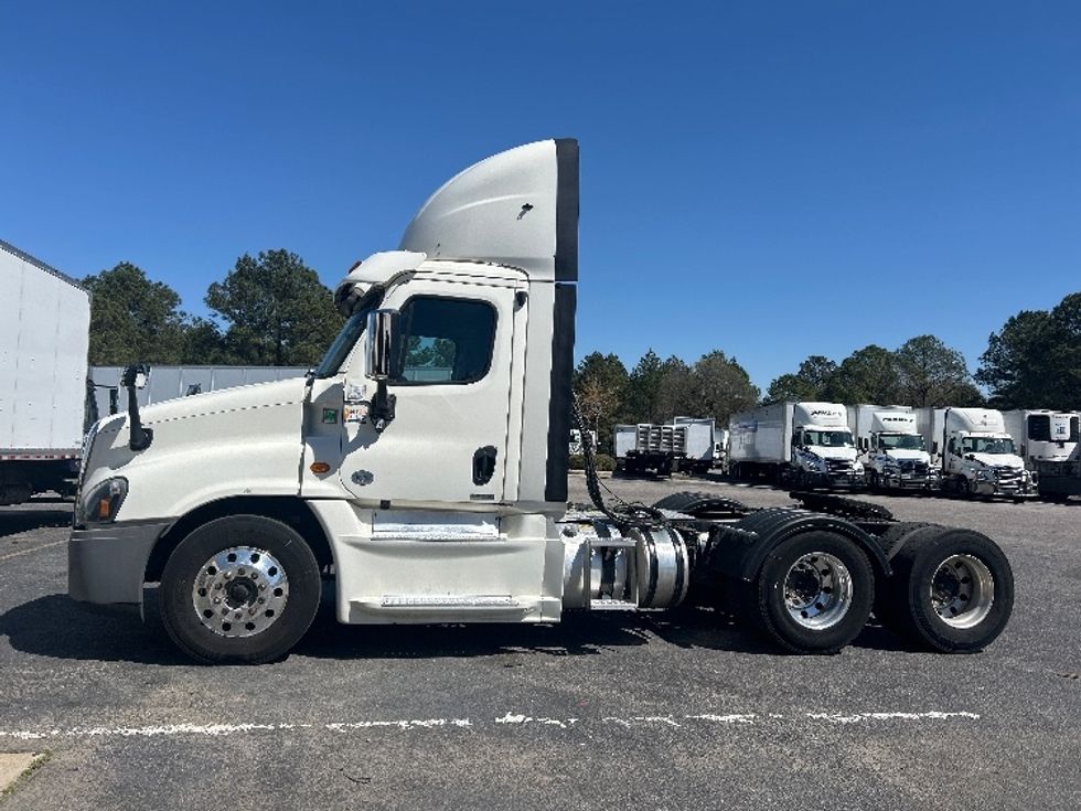 Day Cab Tractor-Heavy Duty Tractors-Freightliner-2019-Cascadia 12564ST-West Columbia-SC-694,667\n\t\tmiles-$ 21,250 - Image 4