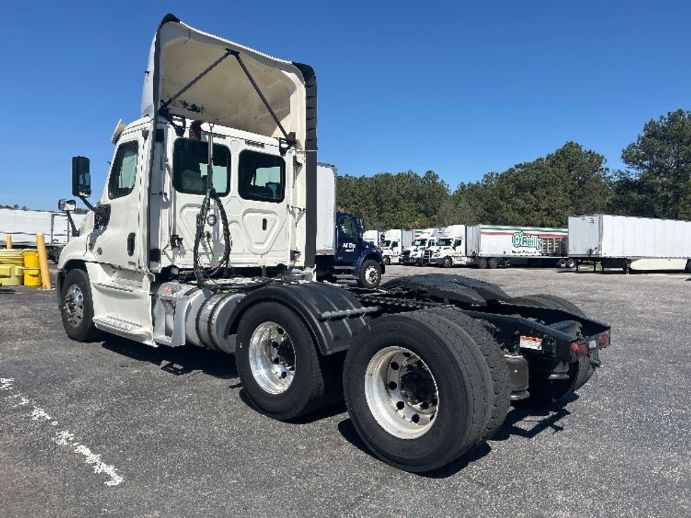 Day Cab Tractor-Heavy Duty Tractors-Freightliner-2019-Cascadia 12564ST-West Columbia-SC-694,667\n\t\tmiles-$ 21,250 - Image 5