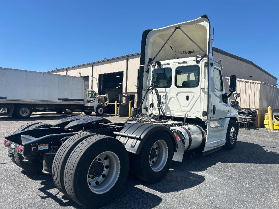 Day Cab Tractor-Heavy Duty Tractors-Freightliner-2019-Cascadia 12564ST-West Columbia-SC-694,667\n\t\tmiles-$ 21,250 - Image 7
