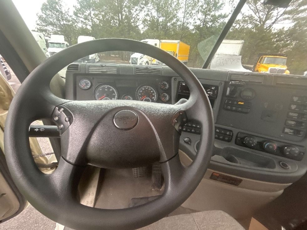 Day Cab Tractor-Heavy Duty Tractors-Freightliner-2019-Cascadia 12564ST-West Columbia-SC-696,331\n\t\tmiles-$ 21,250 - Image 10