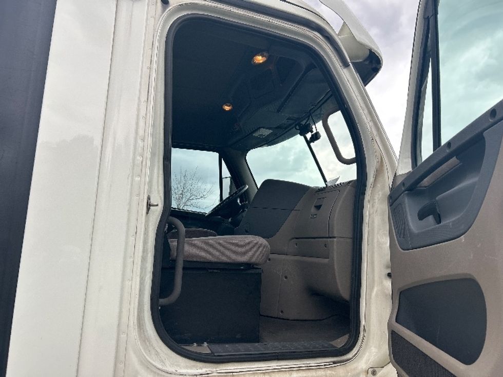 Day Cab Tractor-Heavy Duty Tractors-Freightliner-2019-Cascadia 12564ST-West Columbia-SC-696,331\n\t\tmiles-$ 21,250 - Image 11