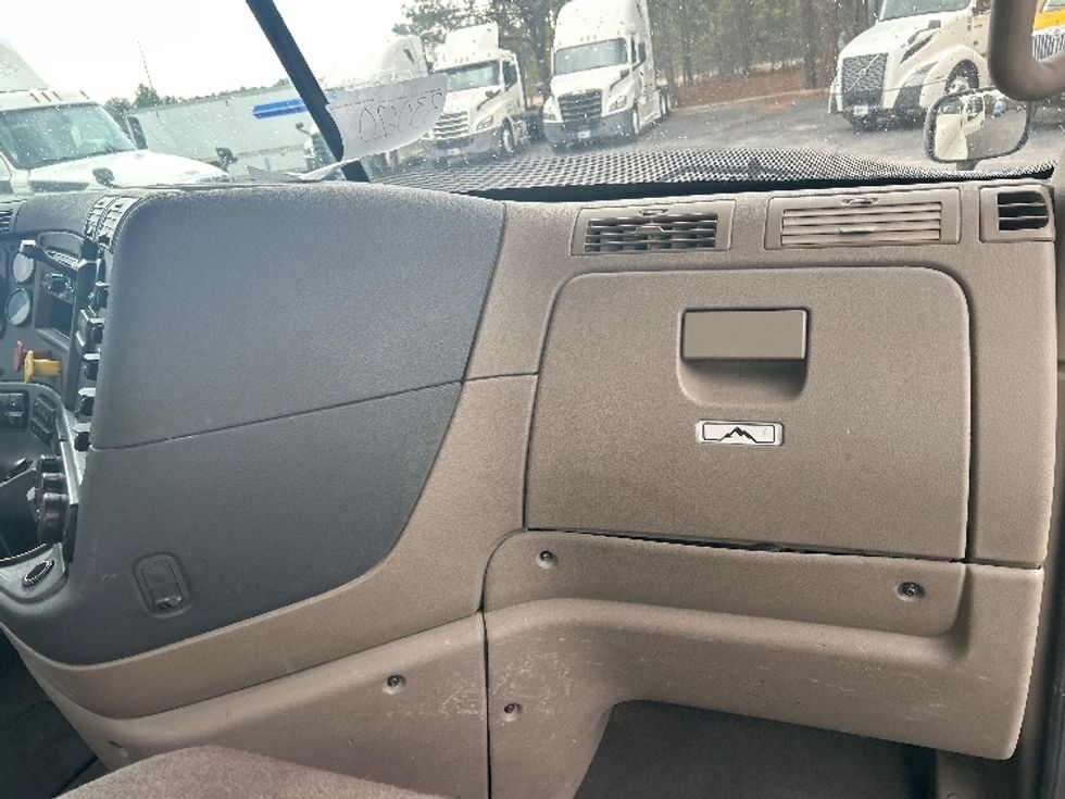 Day Cab Tractor-Heavy Duty Tractors-Freightliner-2019-Cascadia 12564ST-West Columbia-SC-696,331\n\t\tmiles-$ 21,250 - Image 12