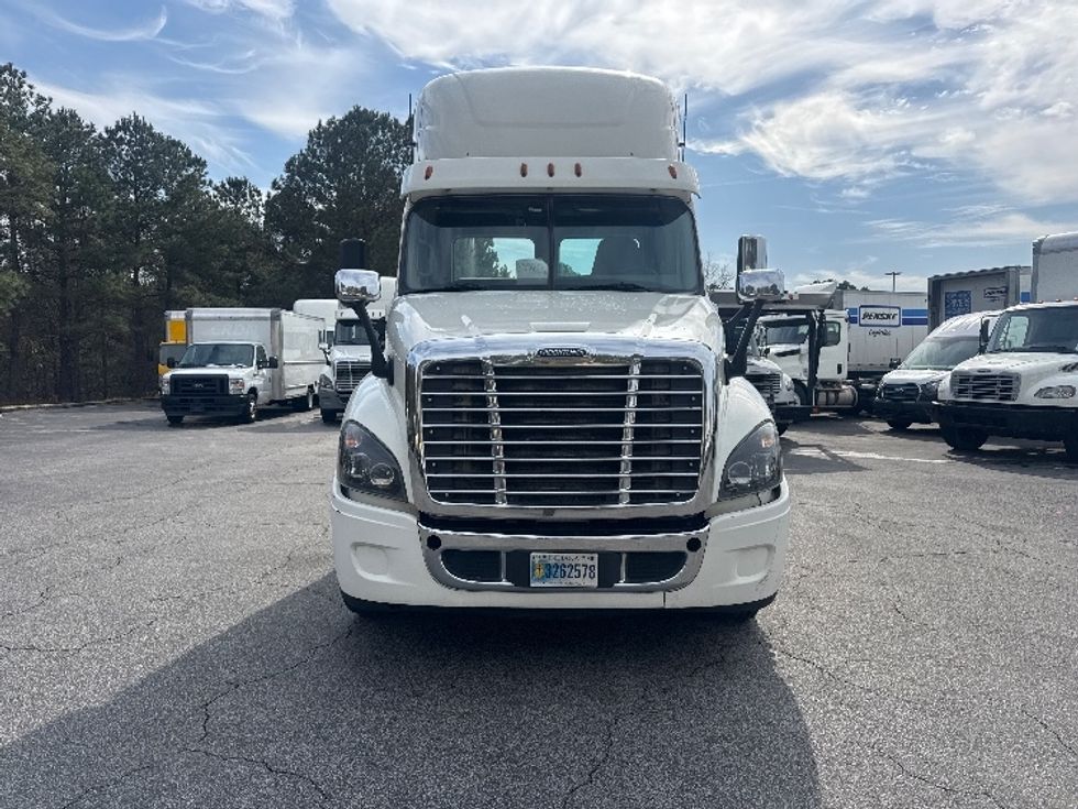Day Cab Tractor-Heavy Duty Tractors-Freightliner-2019-Cascadia 12564ST-West Columbia-SC-696,331\n\t\tmiles-$ 21,250 - Image 2