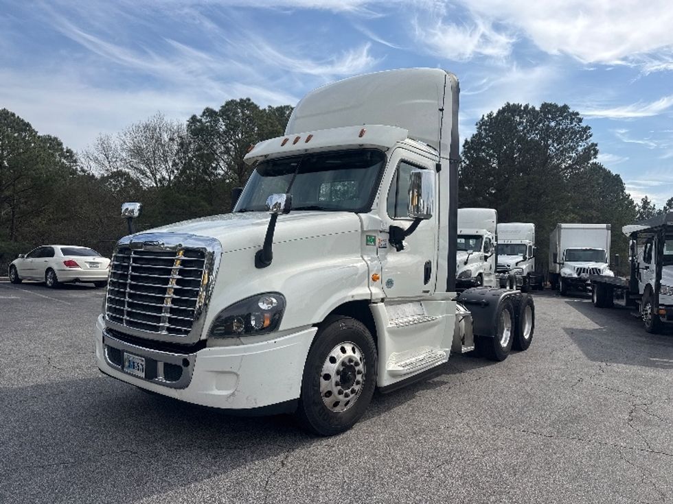Day Cab Tractor-Heavy Duty Tractors-Freightliner-2019-Cascadia 12564ST-West Columbia-SC-696,331\n\t\tmiles-$ 21,250 - Image 3