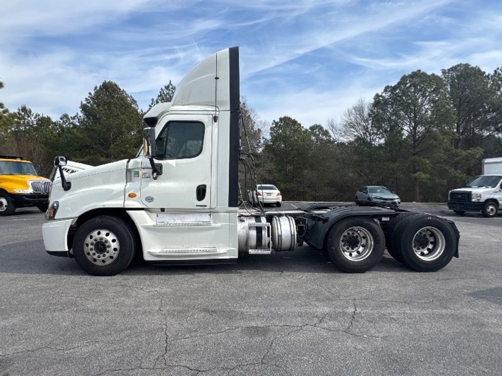 Day Cab Tractor-Heavy Duty Tractors-Freightliner-2019-Cascadia 12564ST-West Columbia-SC-696,331\n\t\tmiles-$ 21,250 - Image 4