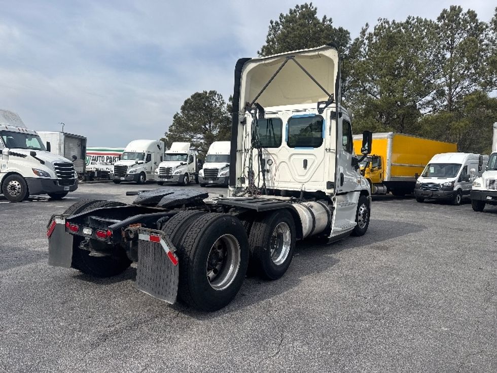 Day Cab Tractor-Heavy Duty Tractors-Freightliner-2019-Cascadia 12564ST-West Columbia-SC-696,331\n\t\tmiles-$ 21,250 - Image 7