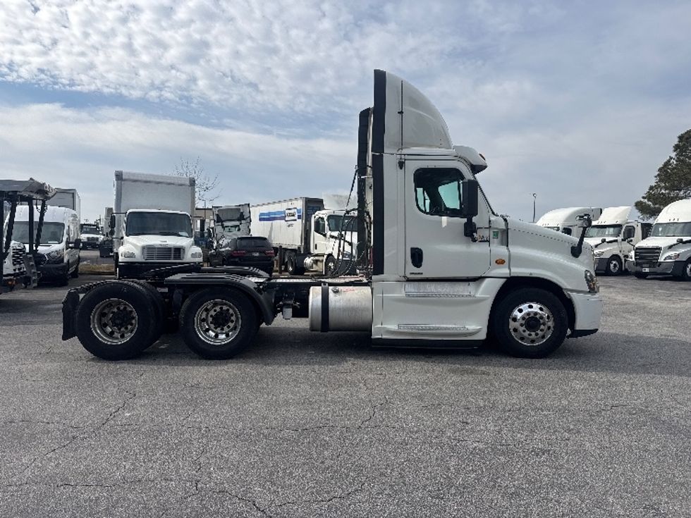 Day Cab Tractor-Heavy Duty Tractors-Freightliner-2019-Cascadia 12564ST-West Columbia-SC-696,331\n\t\tmiles-$ 21,250 - Image 8