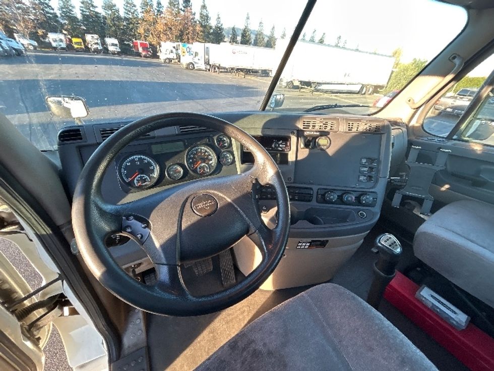 Day Cab Tractor-Heavy Duty Tractors-Freightliner-2019-Cascadia 12564ST-West Sacramento-CA-290,387\n\t\tmiles-$ 42,000 - Image 11