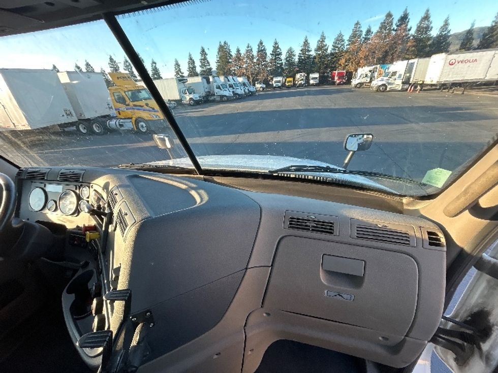 Day Cab Tractor-Heavy Duty Tractors-Freightliner-2019-Cascadia 12564ST-West Sacramento-CA-290,387\n\t\tmiles-$ 42,000 - Image 13