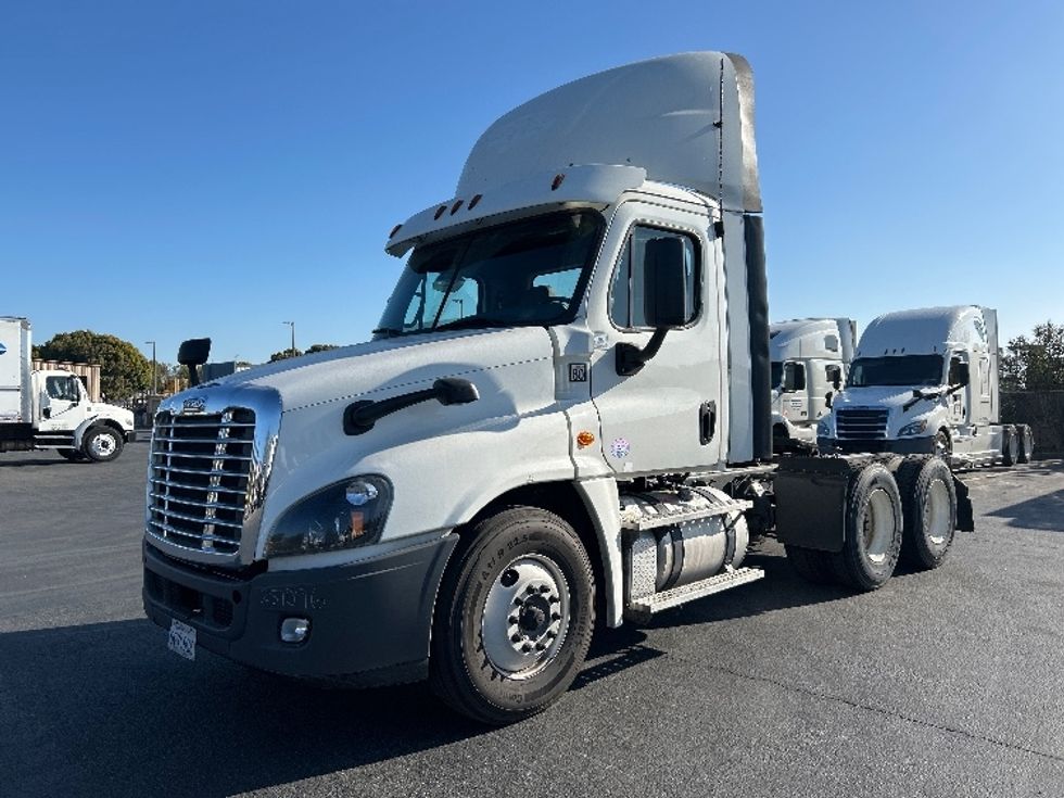 Day Cab Tractor-Heavy Duty Tractors-Freightliner-2019-Cascadia 12564ST-West Sacramento-CA-290,387\n\t\tmiles-$ 42,000 - Image 3